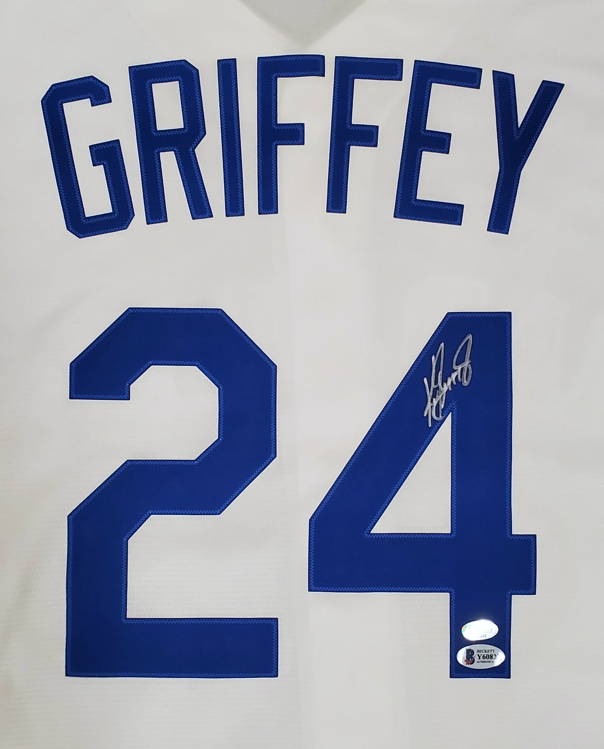 Seattle Mariners Ken Griffey Jr. Autographed White Nike Throwback Jersey Size XXL Beckett BAS & MCS Holo Stock #185605