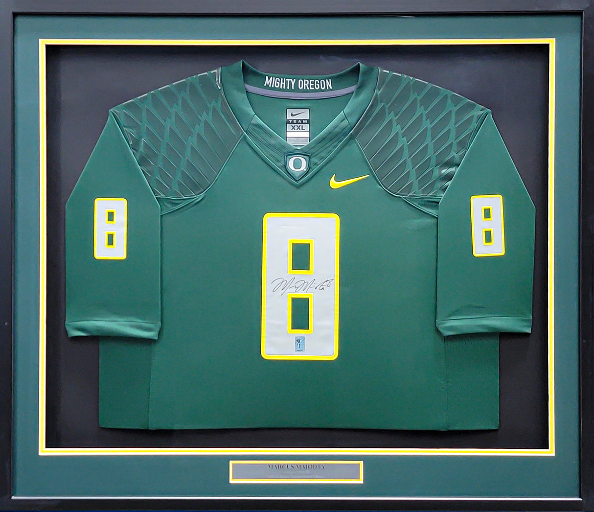 Oregon Ducks Marcus Mariota Autographed Framed Green Nike Jersey MM Holo Stock #89825