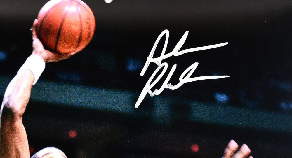 Alvin Robertson Autographed Milwaukee Bucks 16x20 Dunk Photo - Beckett W Holo