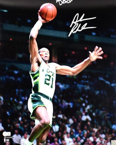 Alvin Robertson Autographed Milwaukee Bucks 16x20 Dunk Photo - Beckett W Holo