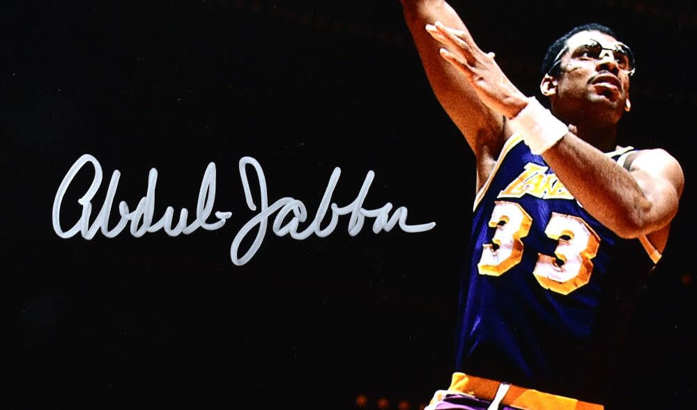 Kareem Abdul-Jabbar Autographed Los Angeles Lakers 16x20 Skyhook Photo- Beckett