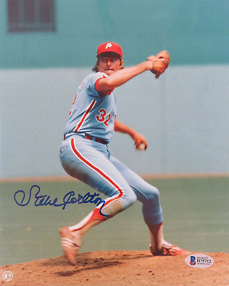 Steve Carlton Signed Philadelphia Phillies Pitching Action 8x10 Photo (Beckett)