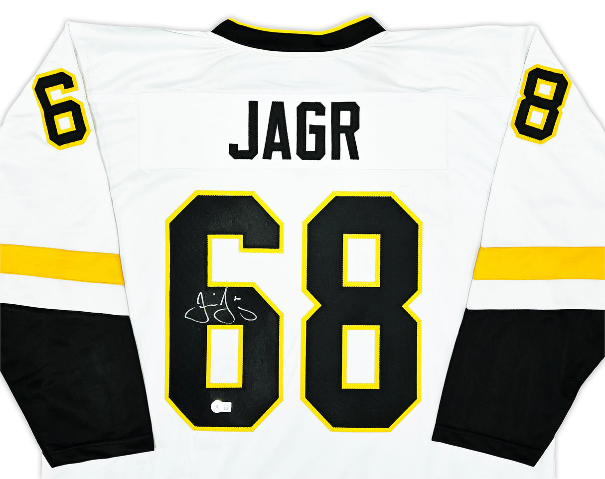 Pittsburgh Penguins Jaromir Jagr Autographed White Jersey Beckett BAS Witness Stock #220681