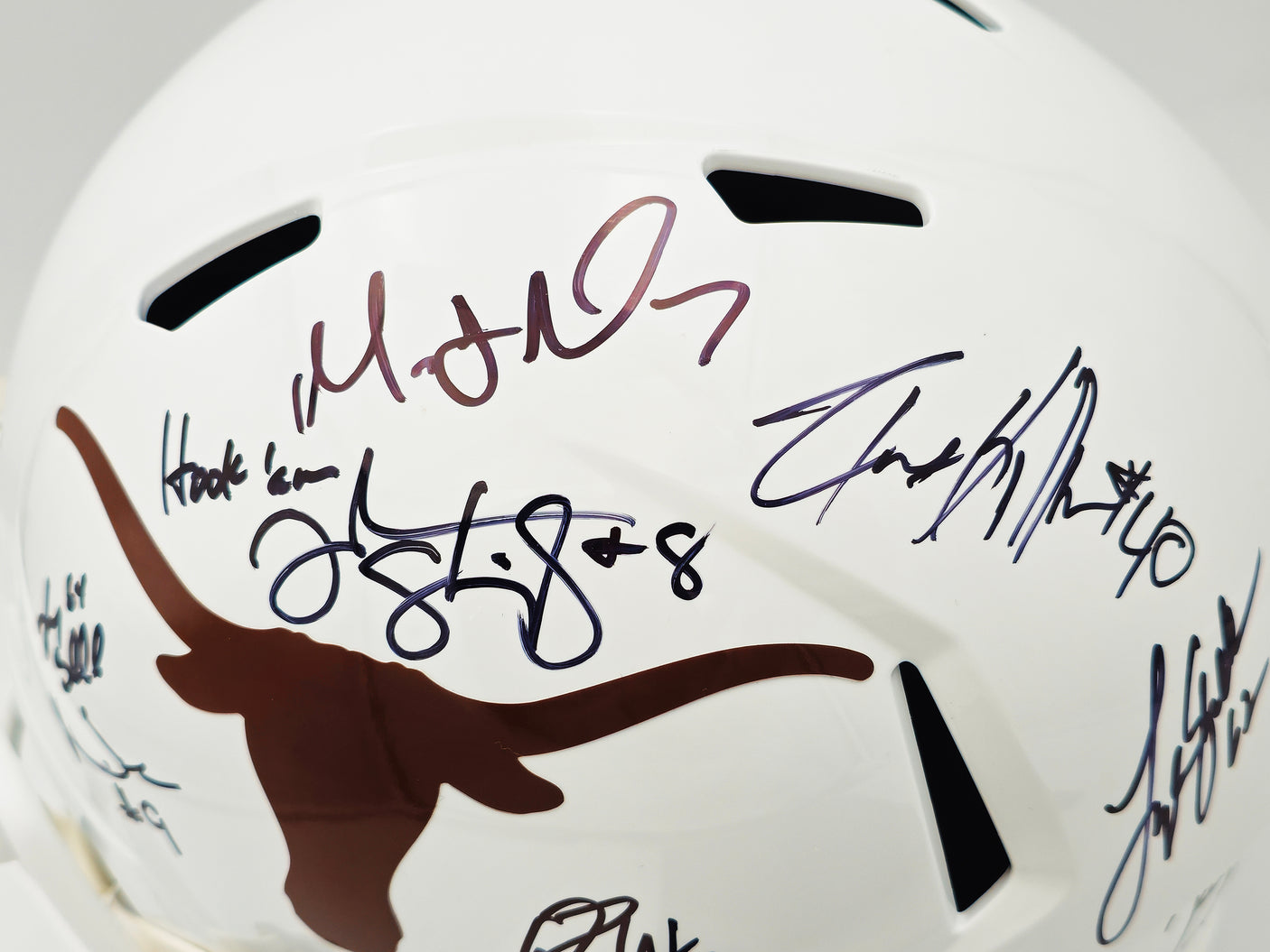 2005 CFB National Champions Texas Longhorns Autographed White Full Size Speed Replica Helmet With 24 Signatures Including Vince Young Beckett BAS QR Stock #234966