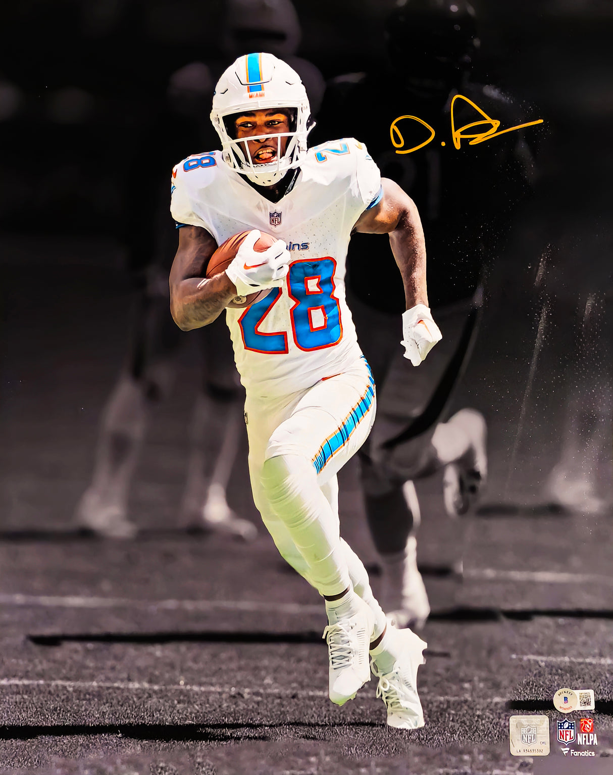 De'Von Achane Autographed 16x20 Photo Miami Dolphins Spotlight Beckett BAS Witness Stock #221541