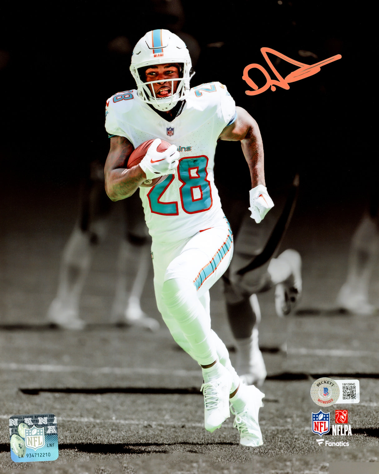 De'Von Achane Autographed 8x10 Photo Miami Dolphins Spotlight Beckett BAS Witness Stock #221543