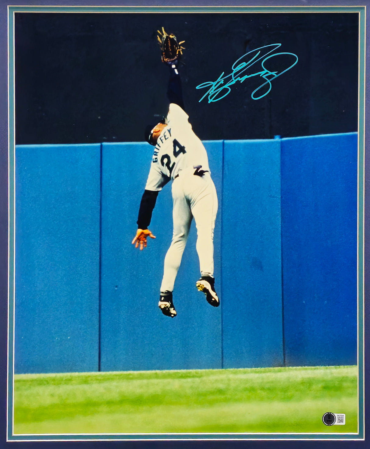 Ken Griffey Jr. Autographed Framed 16x20 Photo Seattle Mariners Catch Beckett BAS QR Stock #235663