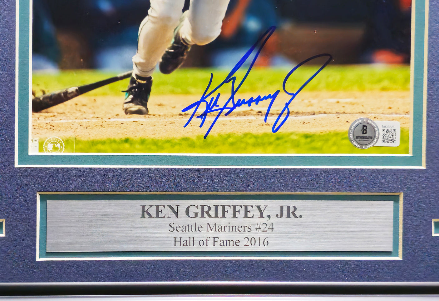 Ken Griffey Jr. Autographed Framed 8x10 Photo Seattle Mariners Vintage Signature Beckett BAS QR #BM37221