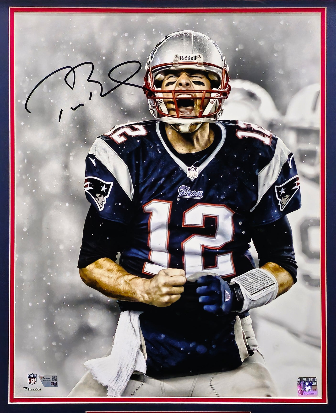 Tom Brady Autographed Framed 16x20 Photo New England Patriots Fanatics Holo #NB38154383