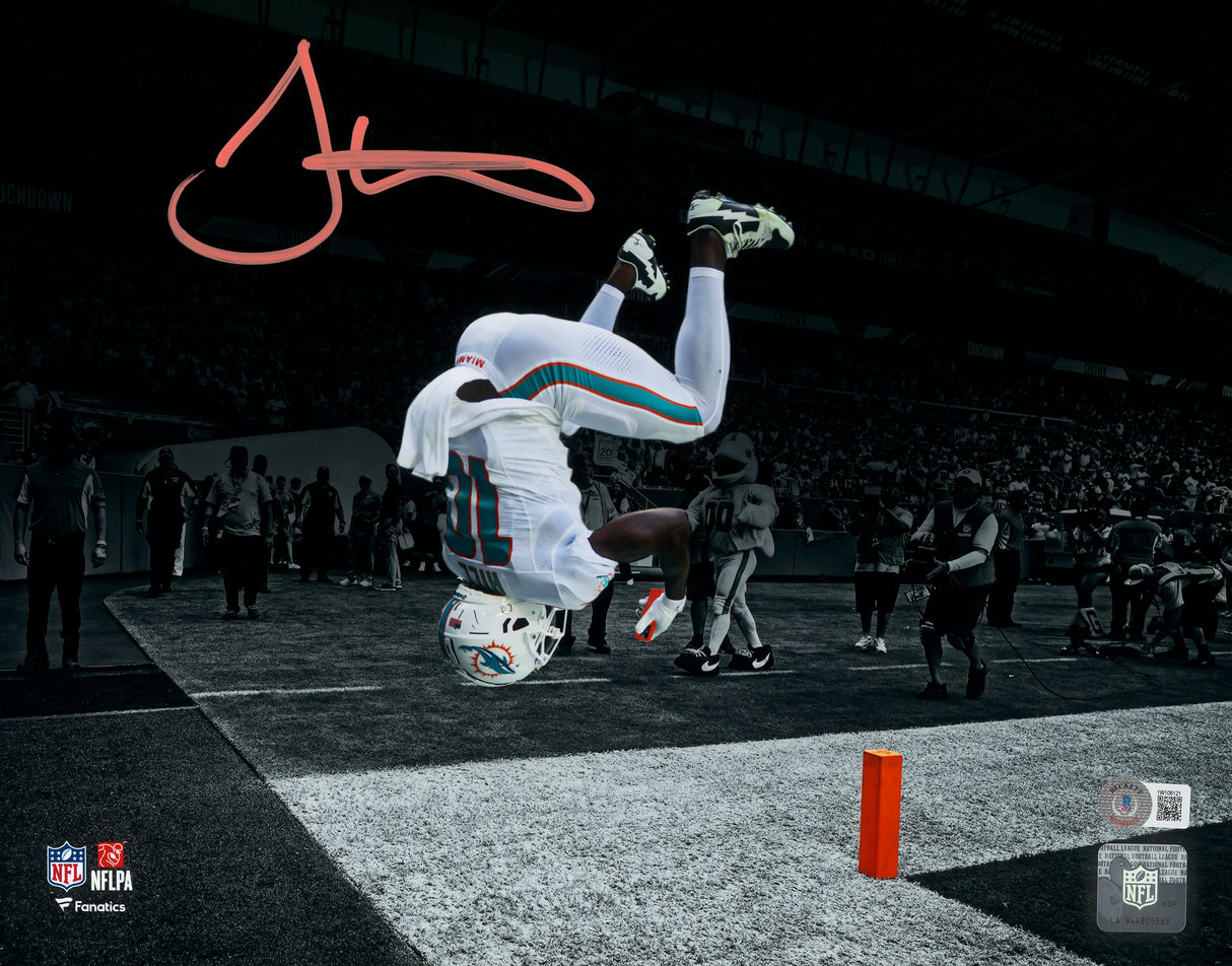 Tyreek Hill Autographed 11x14 Photo Miami Dolphins Spotlight Selfie Backflip Beckett BAS Witness Stock #222814