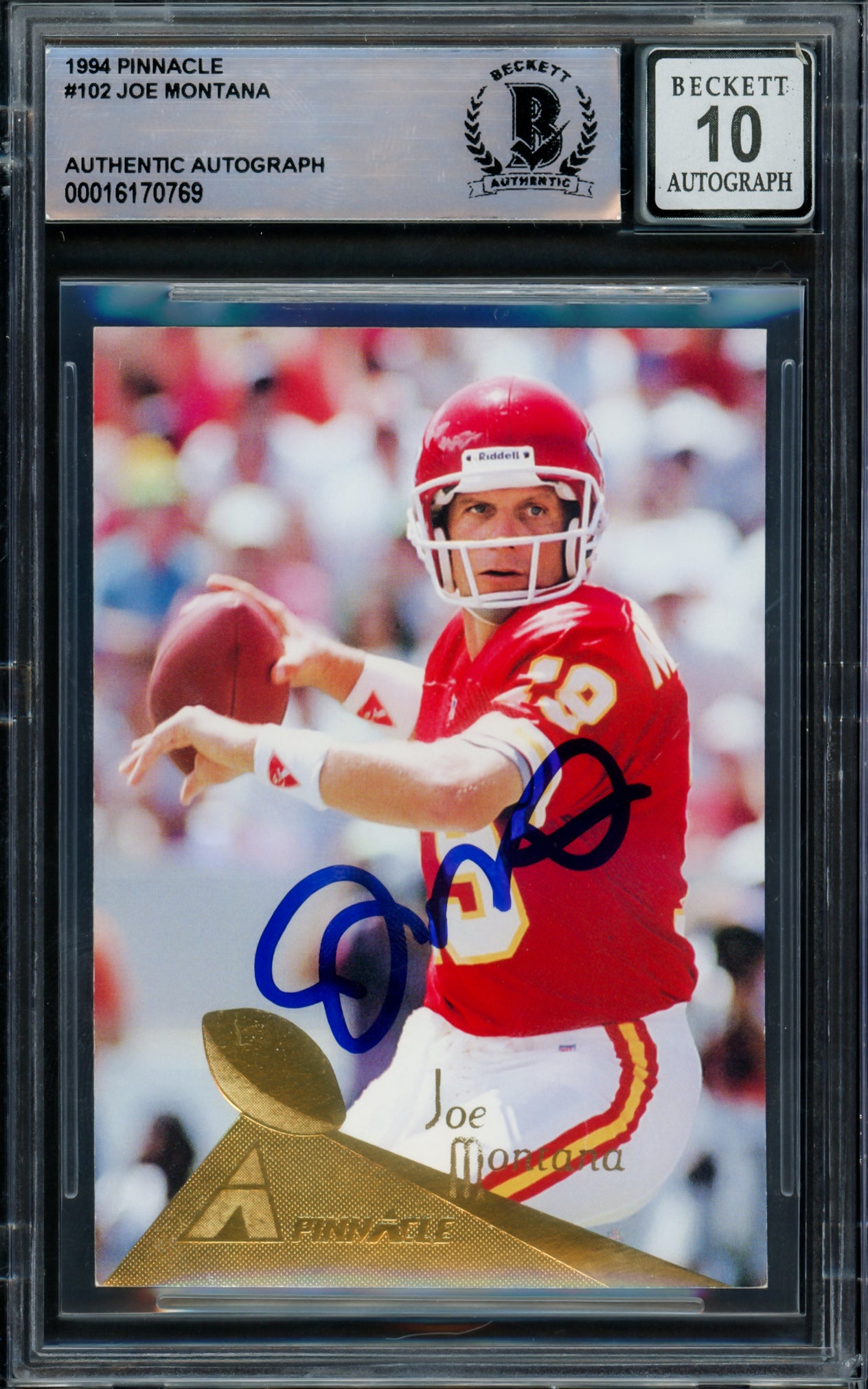 Joe Montana Autographed 1994 Pinnacle Card #102 Kansas City Chiefs Auto Grade Gem Mint 10 Beckett BAS #16170769