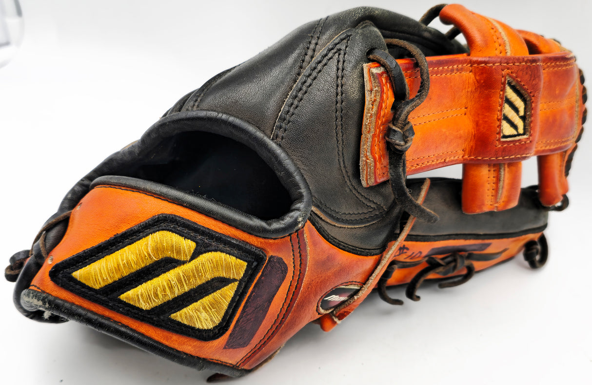 Miguel Tejada Unsigned Game Used Mizuno Fielding Glove Oakland A's & Baltimore Orioles SKU #238630