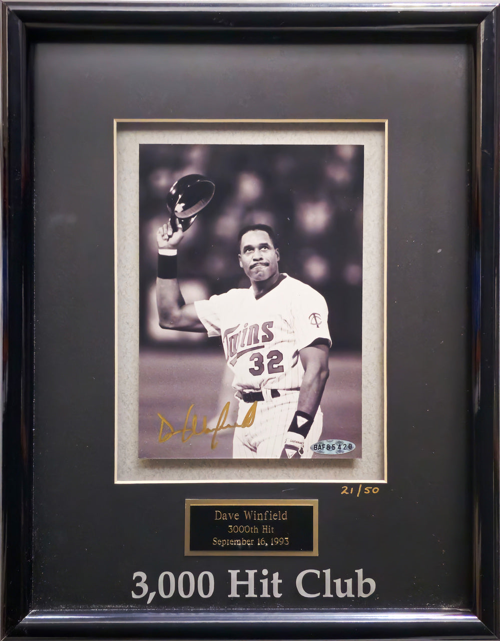 Dave Winfield Autographed Framed Gold 3000th Hit Club 5x7 Photo Minnesota Twins #21/50 UDA Holo #BAF85240