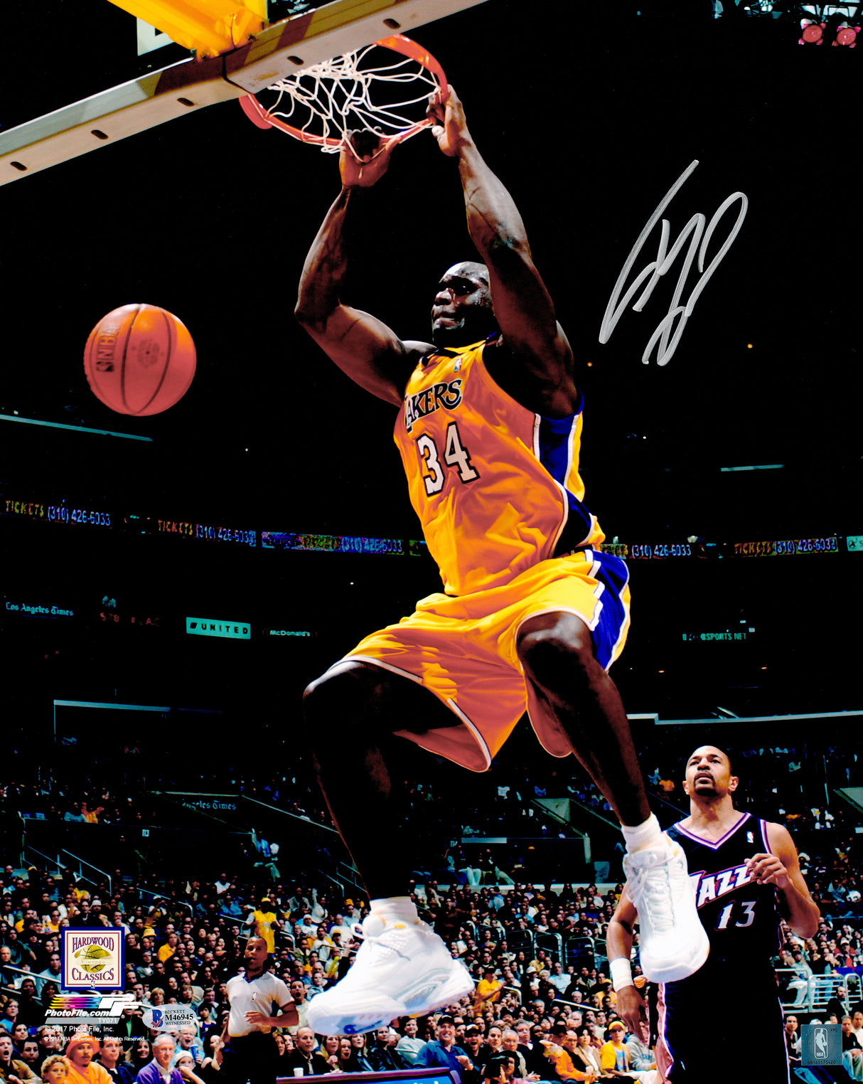 Shaquille O'Neal Autographed 16x20 Photo Los Angeles Lakers Beckett BAS Witness Stock #232716