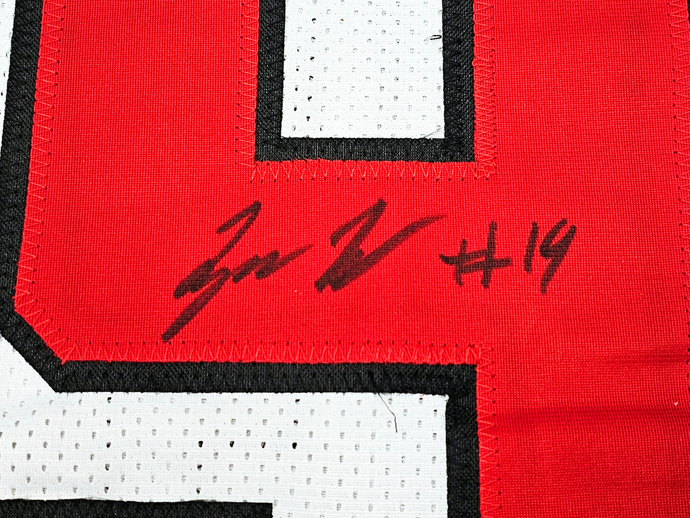 Texas Tech Red Raiders Tyree Wilson Autographed White Jersey "Guns Up" Beckett BAS Witness Stock #215906