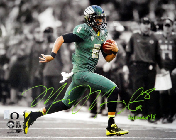 Marcus Mariota Autographed 16x20 Photo Oregon Ducks "Heisman '14" MM Holo Stock #89883