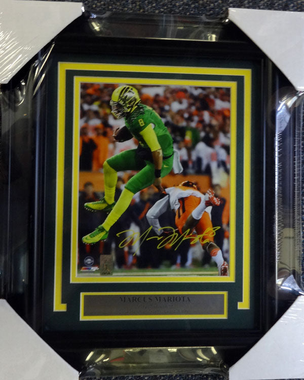 Marcus Mariota Autographed Framed 8x10 Photo Oregon Ducks MM Holo Stock #90480