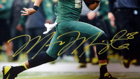 Marcus Mariota Autographed 16x20 Photo Oregon Ducks MM Holo Stock #98164