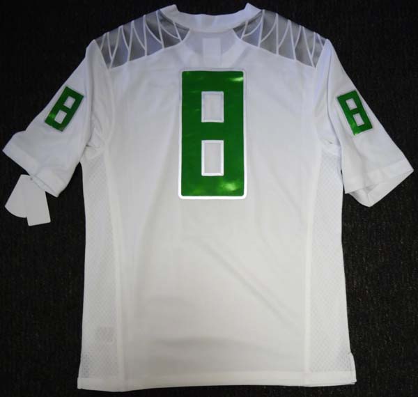 Oregon Ducks Marcus Mariota Autographed White Nike Jersey Size M MM Holo Stock #89853