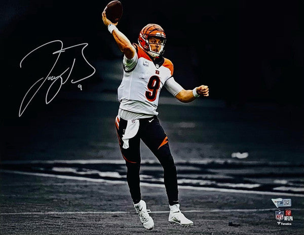 JOE BURROW Autographed Cincinnati Bengals Throwing 11" x 14" Photograph FANATICS