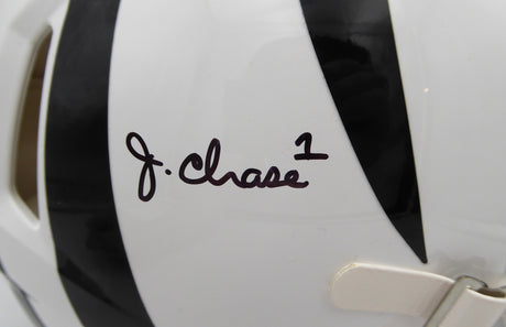 Ja'Marr Chase Autographed Cincinnati Bengals White Alternate Authentic Full Size Speed Helmet Cincinnati Bengals Fanatics Holo #LG20380261