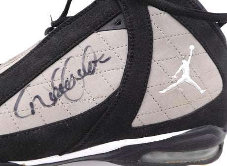 Derek Jeter Autographed 2009 Game Used Nike Jordan Logo Cleats New York Yankees Both Signed Beckett BAS #AE47111