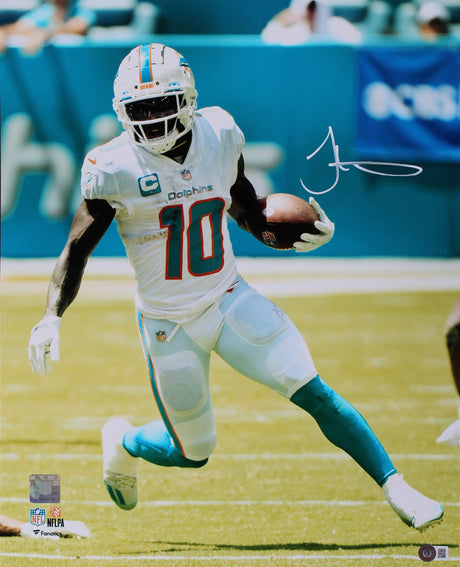 Dolphins Tyreek Hill Authentic Signed 16x20 Vertical Photo BAS Witnessed