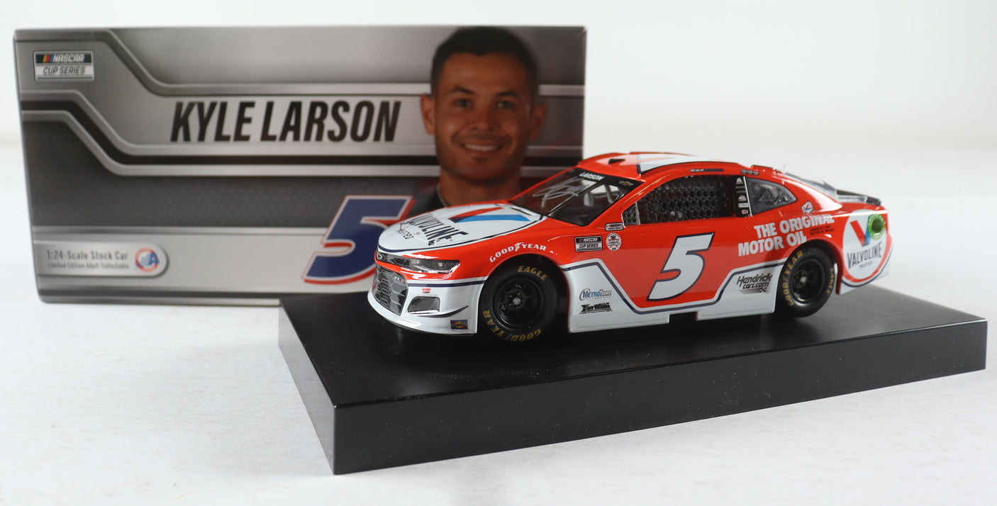 Kyle Larson Signed 2021 NASCAR #5 Valvoline - 1:24 Premium Diecast Car (PA)