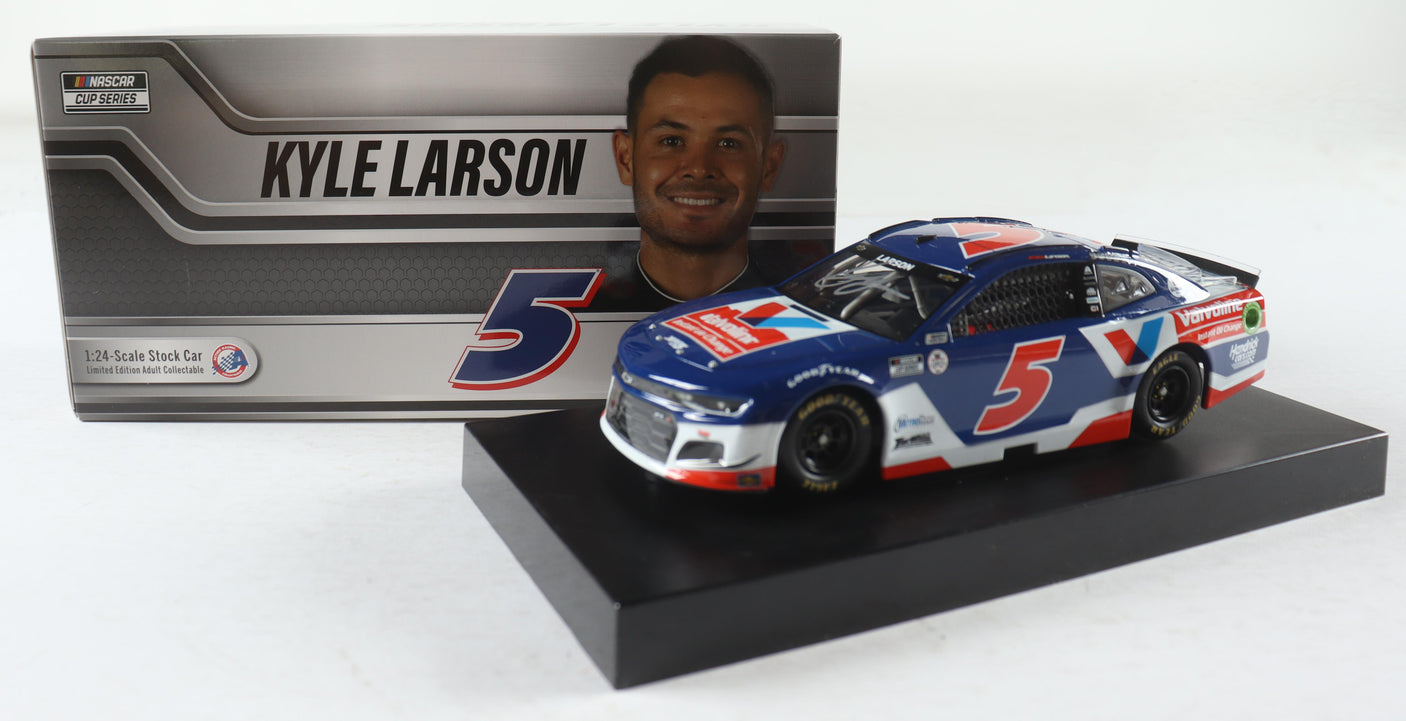 Kyle Larson Signed 2021 NASCAR #5 Valvoline Instant Oil Change - 1:24 Premium Diecast Car (PA)