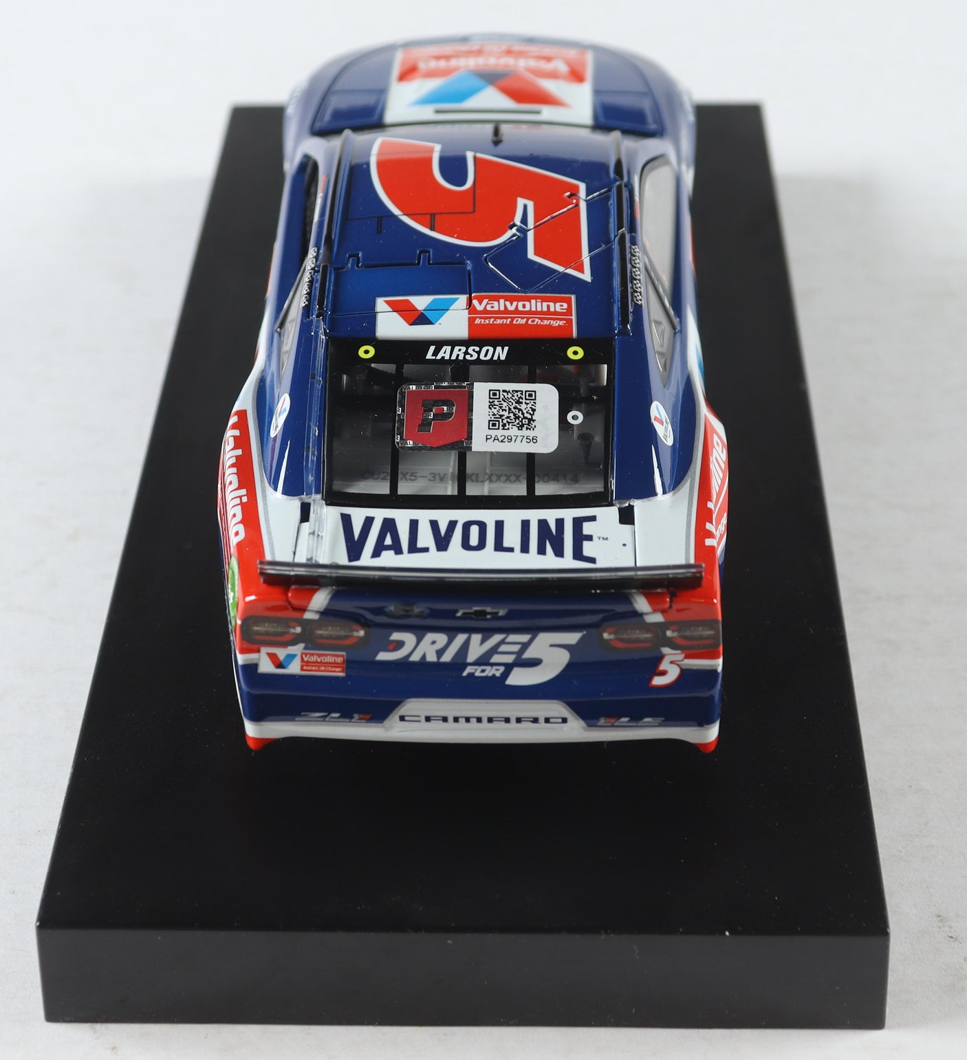 Kyle Larson Signed 2021 NASCAR #5 Valvoline Instant Oil Change - 1:24 Premium Diecast Car (PA)