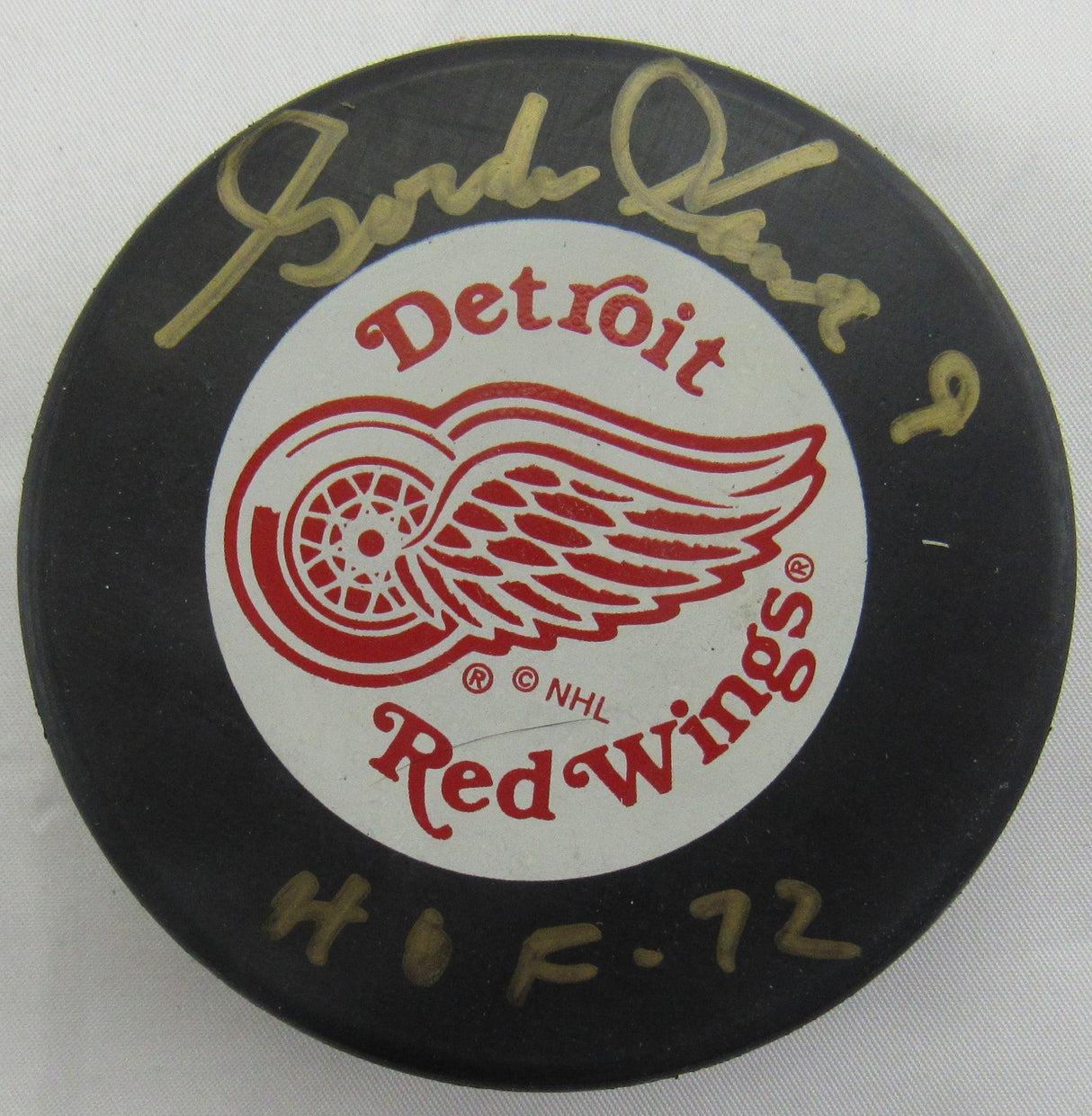 Gordie Howe Signed Auto Autograph Hockey Puck JSA CB21733