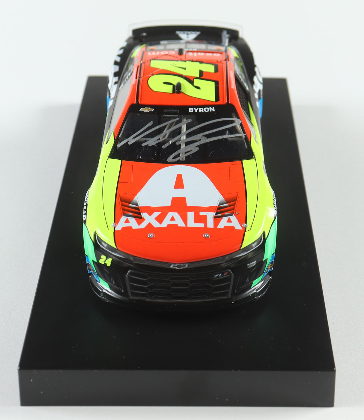 William Byron Signed 2023 Axalta 1:24 NASCAR Diecast Car (Limited Edition)