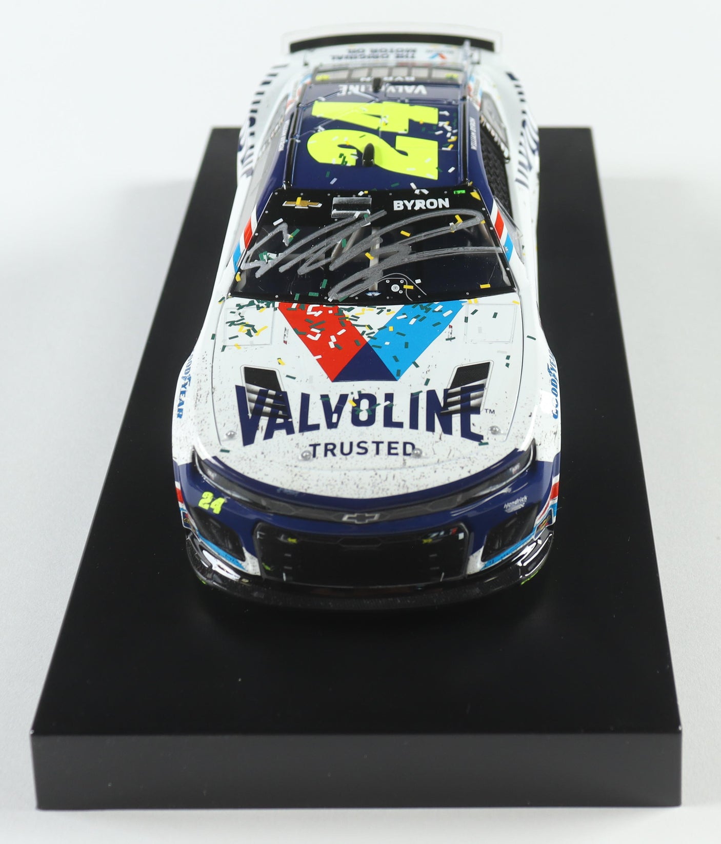 William Byron Autographed 2023 Valvoline Phoenix Win 1:24 Raced Diecast Car (Limited Edition)