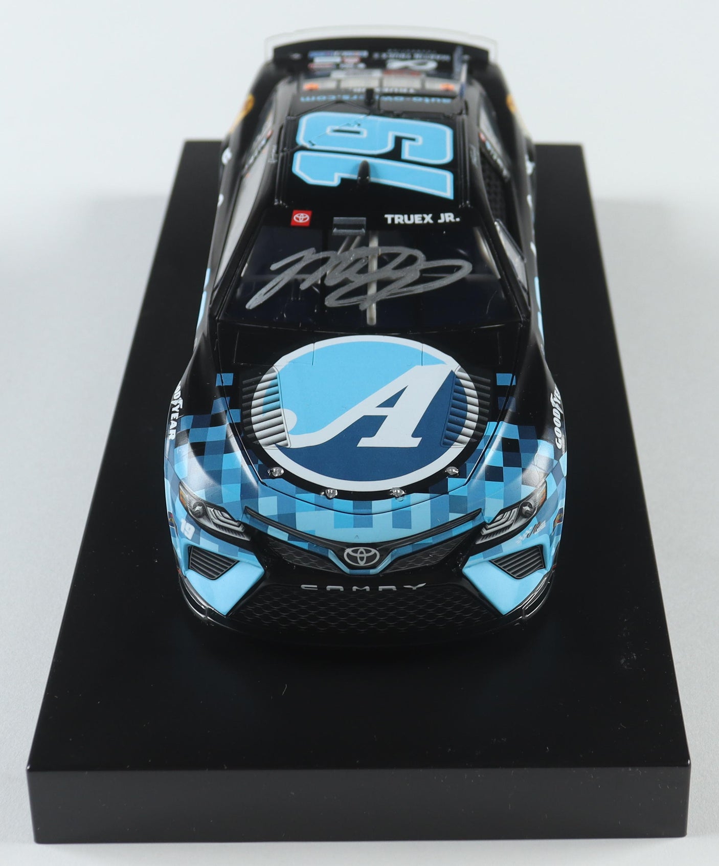 Martin Truex Jr. Signed 2023 Auto-Owners 1:24 Diecast Car (Limited Edition)