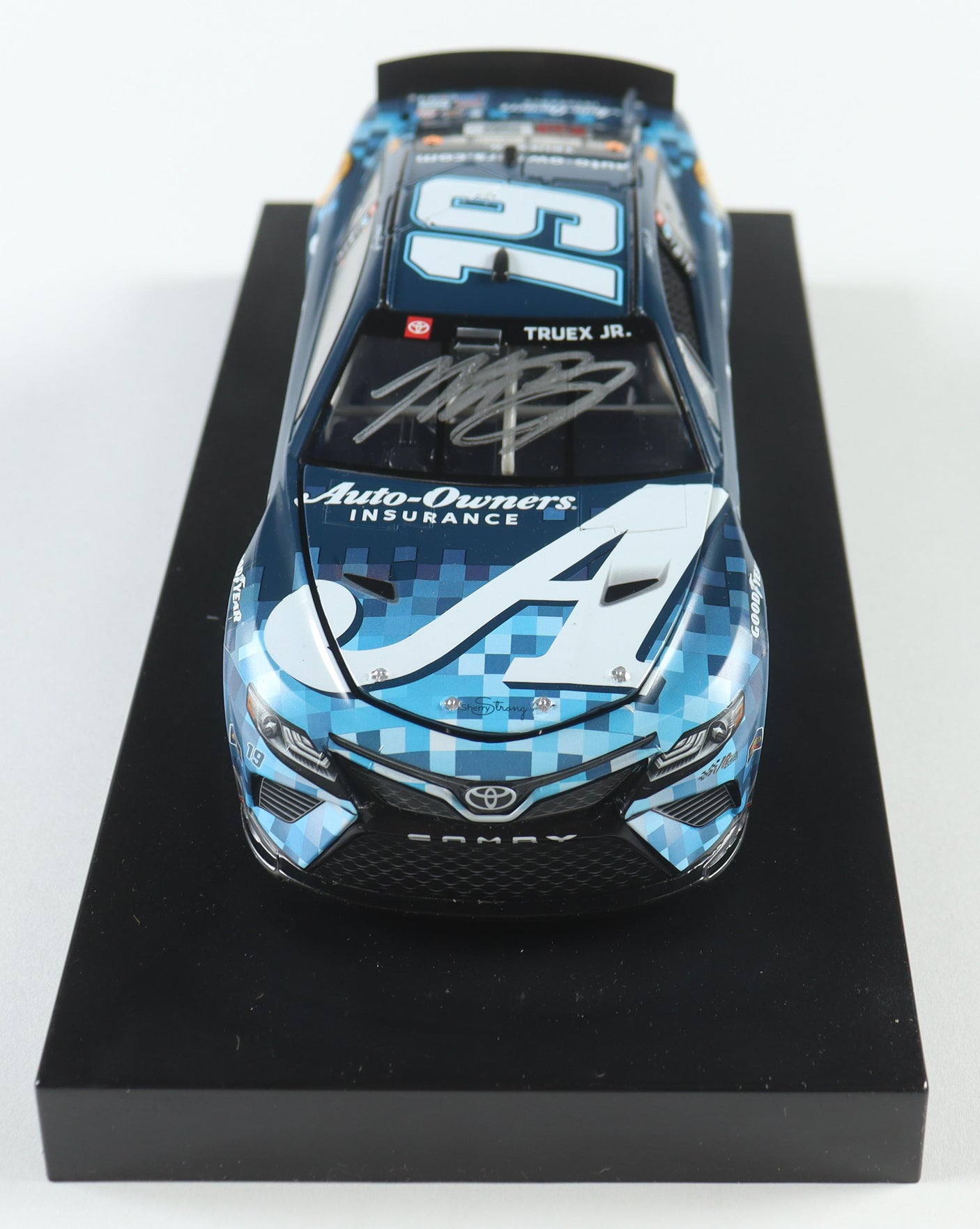 Martin Truex Jr. 2022 Signed Auto-Owners Insurance 1:24 Diecast Car | Limited Edition