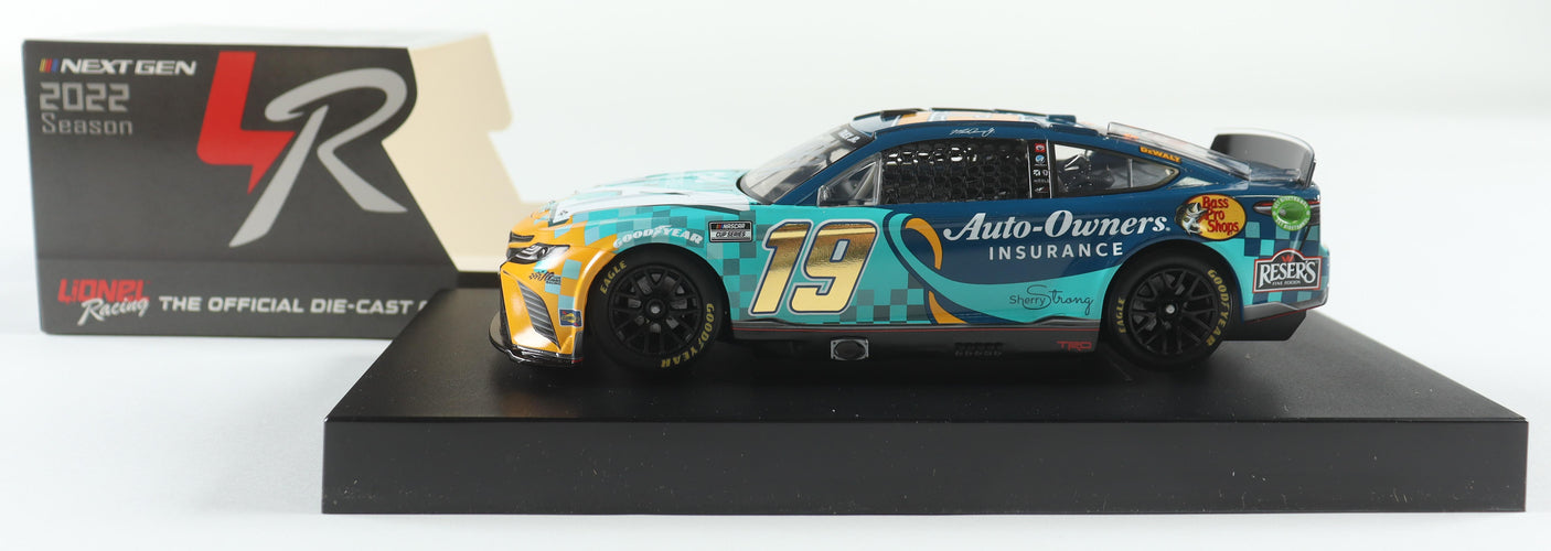 Martin Truex Jr. Signed 2022 Auto-Owners Insurance NASCAR 1:24 Diecast Car (LE 504)