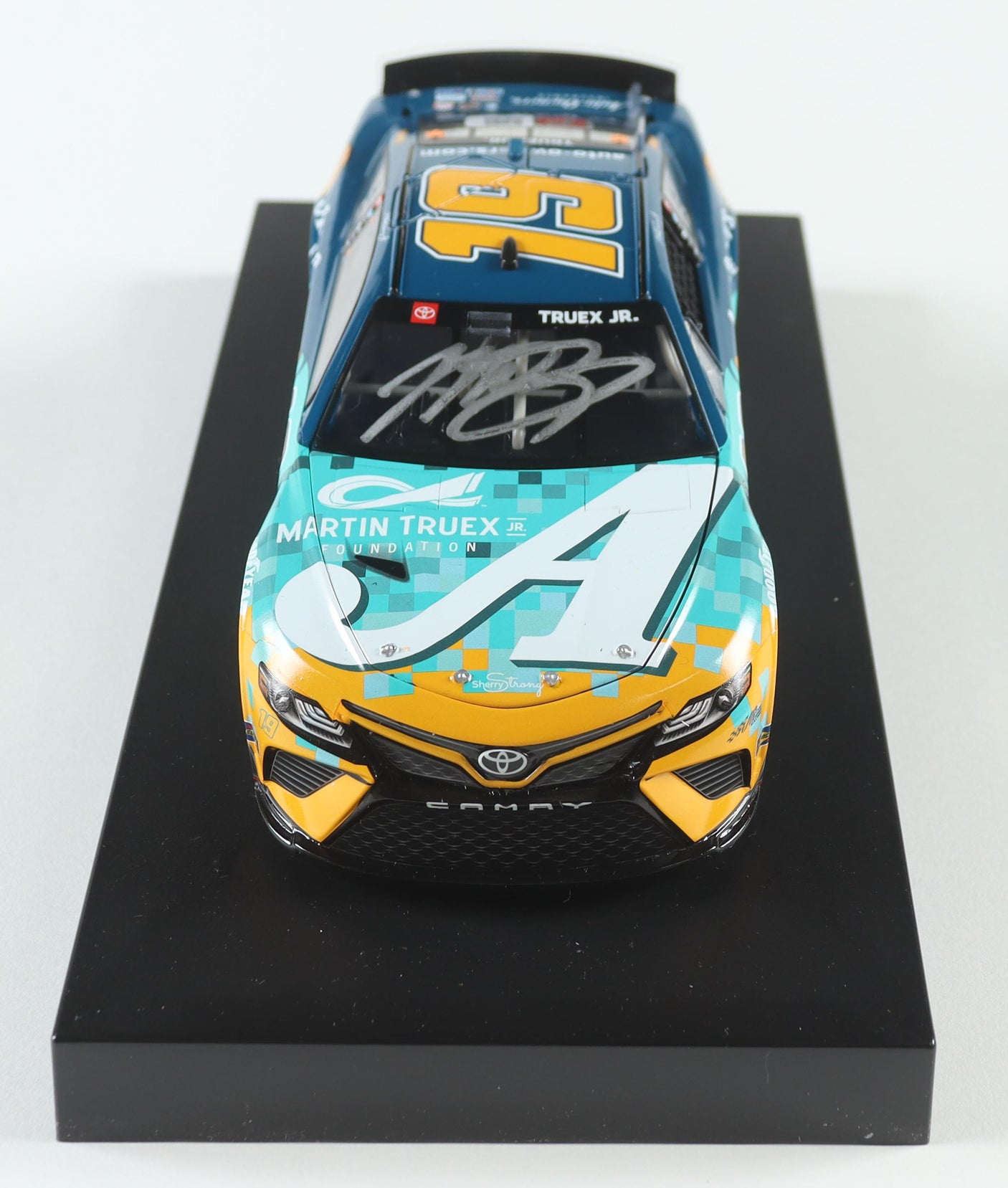 Martin Truex Jr. Signed 2022 Auto-Owners Insurance NASCAR 1:24 Diecast Car (LE 504)