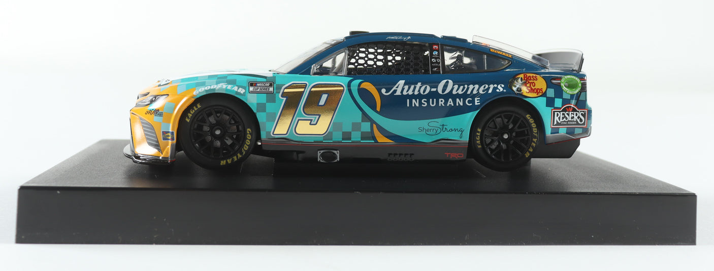 Martin Truex Jr. Signed 2022 Auto-Owners Insurance NASCAR 1:24 Diecast Car (LE 504)