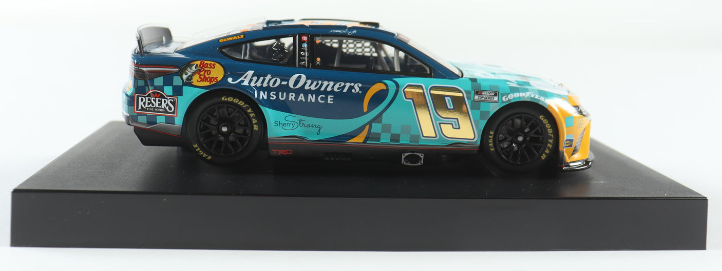 Martin Truex Jr. Signed 2022 Auto-Owners Insurance NASCAR 1:24 Diecast Car (LE 504)