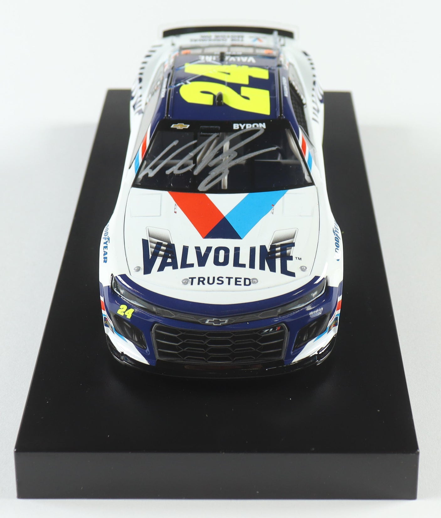 William Byron Signed 2023 Valvoline 1:24 Diecast Car – Limited Edition