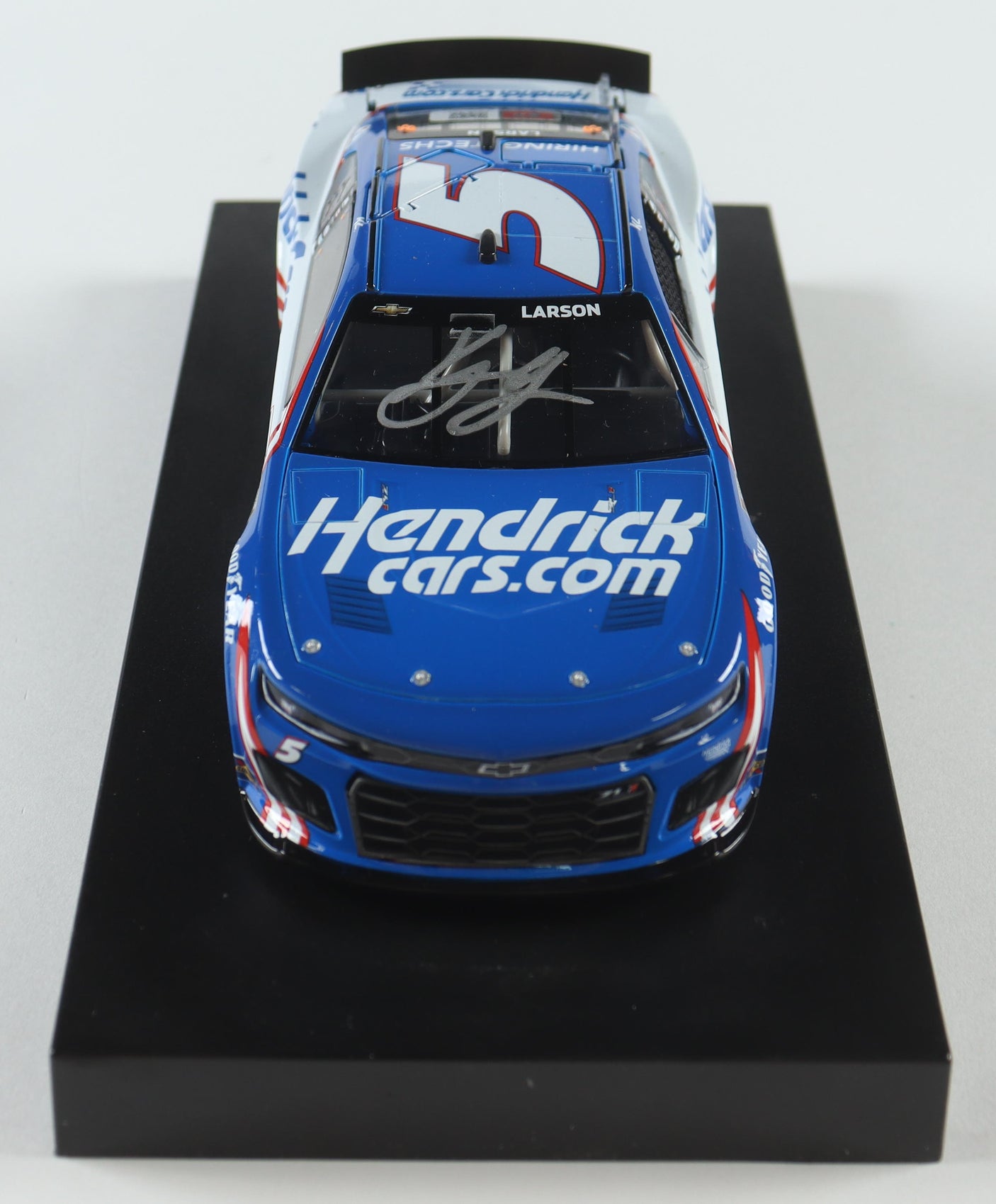 Kyle Larson Signed 1:24 Hendrickcars Diecast Car 2022 Limited Edition