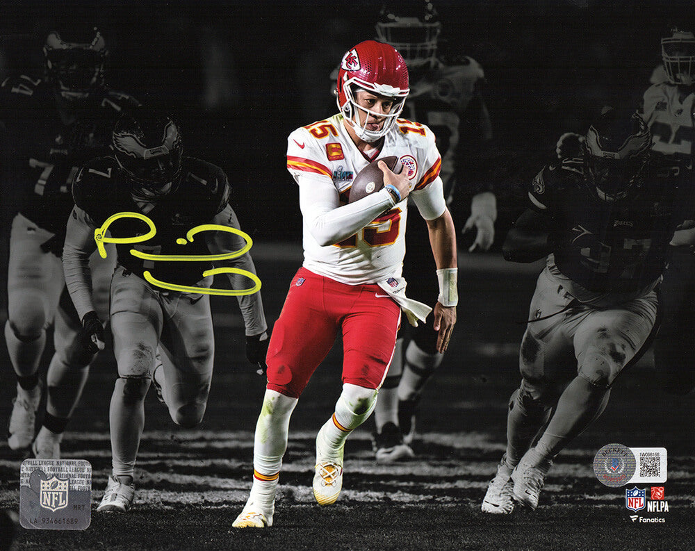 Patrick Mahomes Signed Kansas City Chiefs Running With Football Spotlight 8x10 Photo (Beckett)