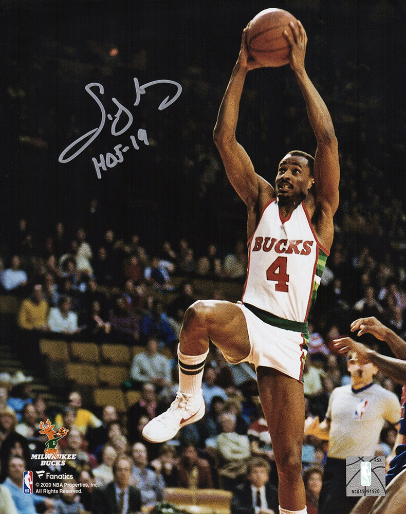 Sidney Moncrief Signed Milwaukee Bucks White Jersey Action 8x10 Photo w/HOF'19