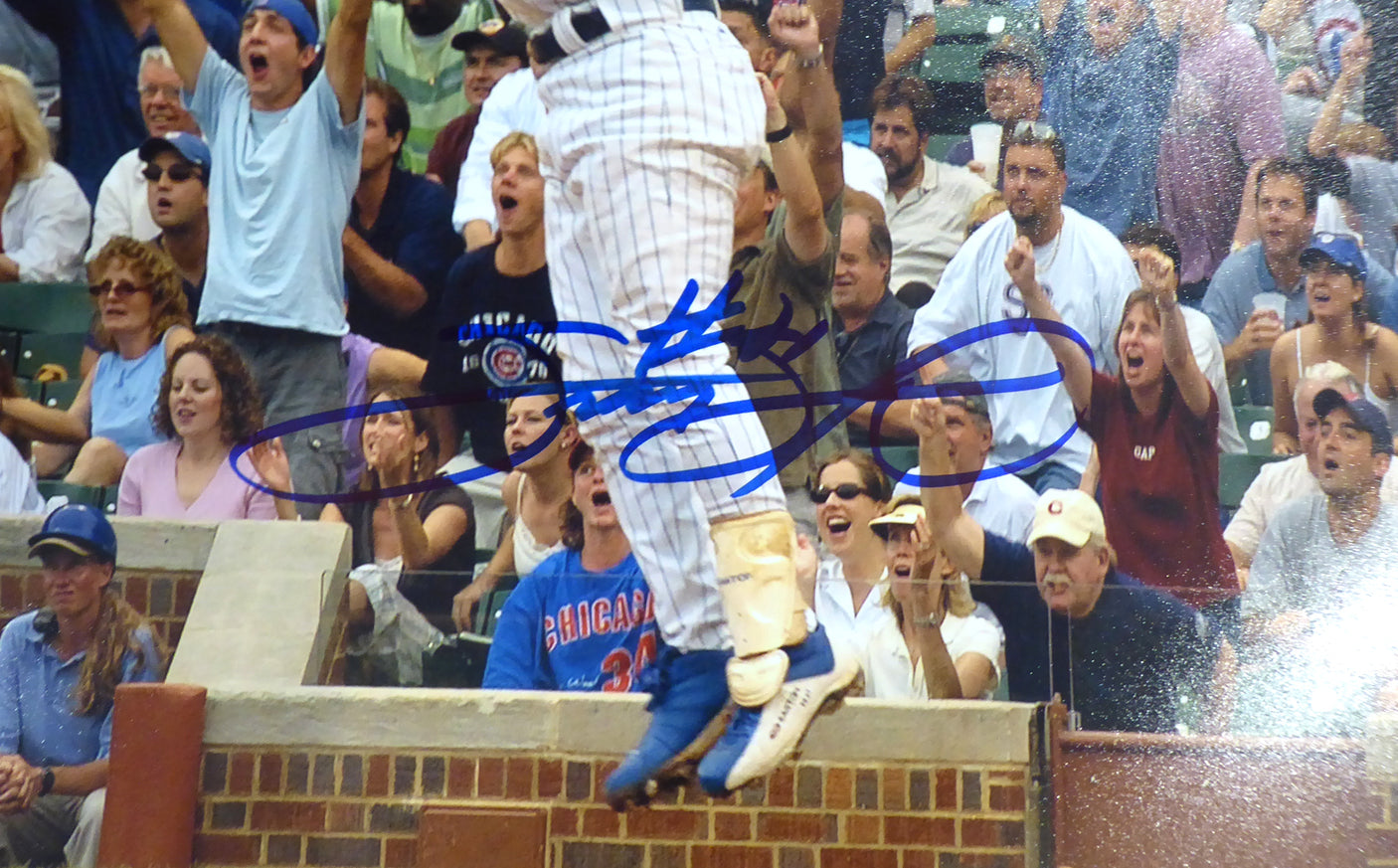 Sammy Sosa Autographed 11x14 Photo Chicago Cubs Beckett BAS Stock #177690