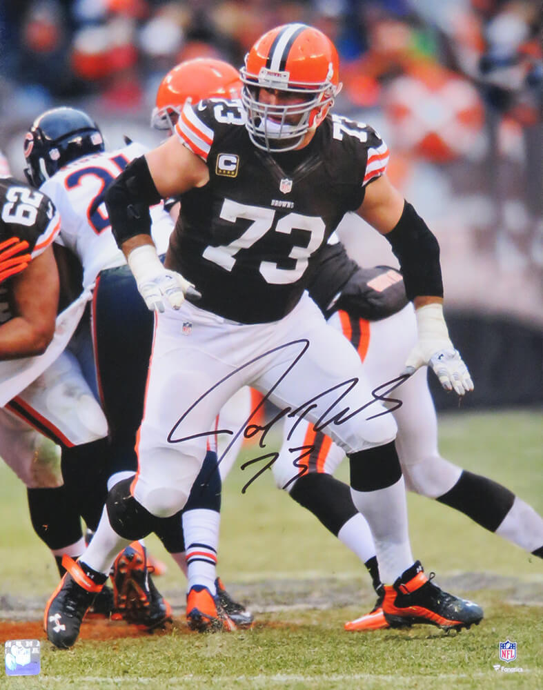 Joe Thomas Signed Cleveland Browns Action vs Bears 16x20 Photo