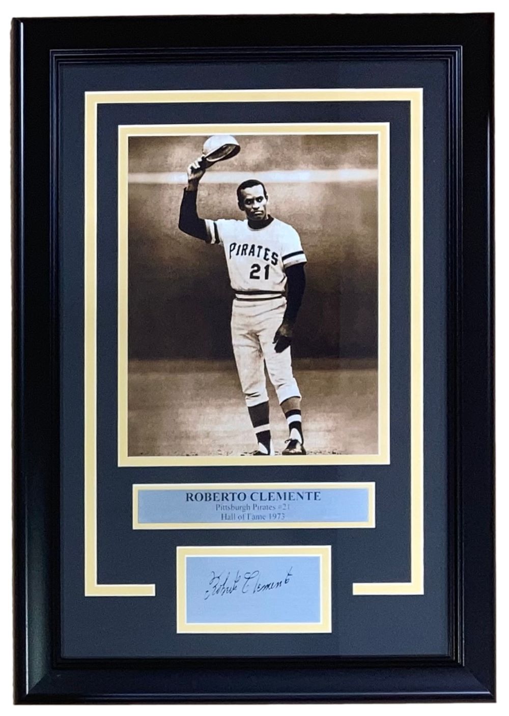 Roberto Clemente Framed Pittsburgh Pirates 8x10 Photo w/Laser Engraved Signature